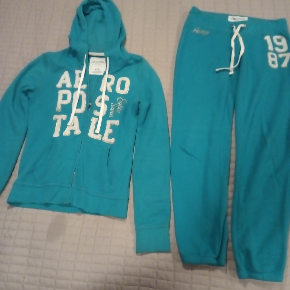 Aeropostale sweat suit